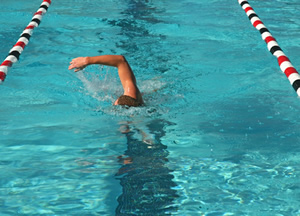 Swimming arm position